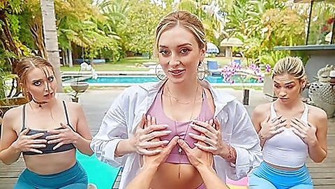 Group of lesbians show how horny they can get together