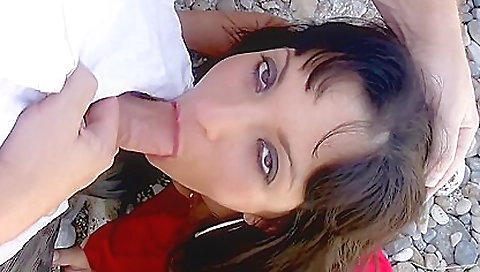 Amateur tattooed brunette fucks her deepthroat in outdoor