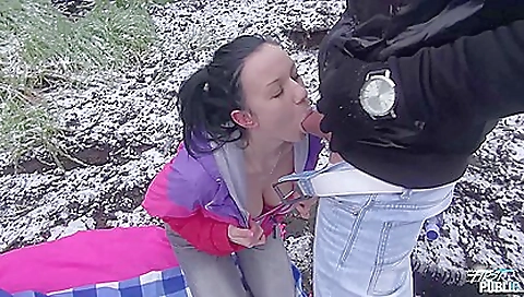 Amateur brunette outdoor video with e28 andie darling