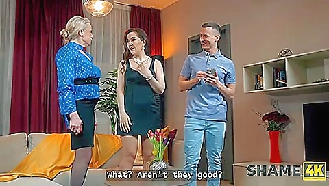 Mature brunette with a juicy pussy in her stockings