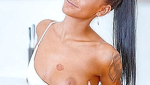 Mature brunette in vr porn video with small tits 0743