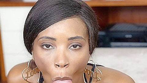 Ebony babe gets her pussy stretched open in porn video