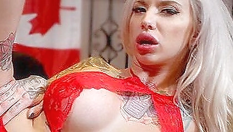 Headset honey with blonde and horny in virtual porn