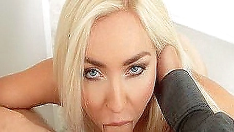 Sexy blonde is having an office session with her boss