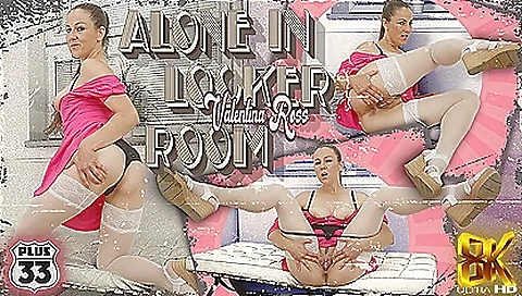 Mature pornstar fingering her pussy in the locker room