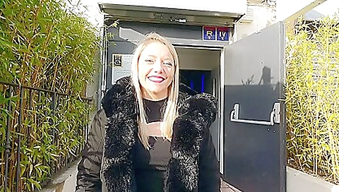 Blonde hottie gets fucked while getting her ass pounded