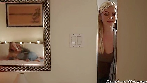 Blonde and brunette make out then kiss and fuck hard