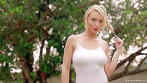 Blonde hottie shows her big boobs and naked on the grass