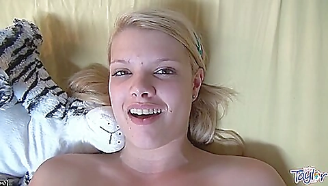 Sexy blonde takes off her bra and shows off her twat